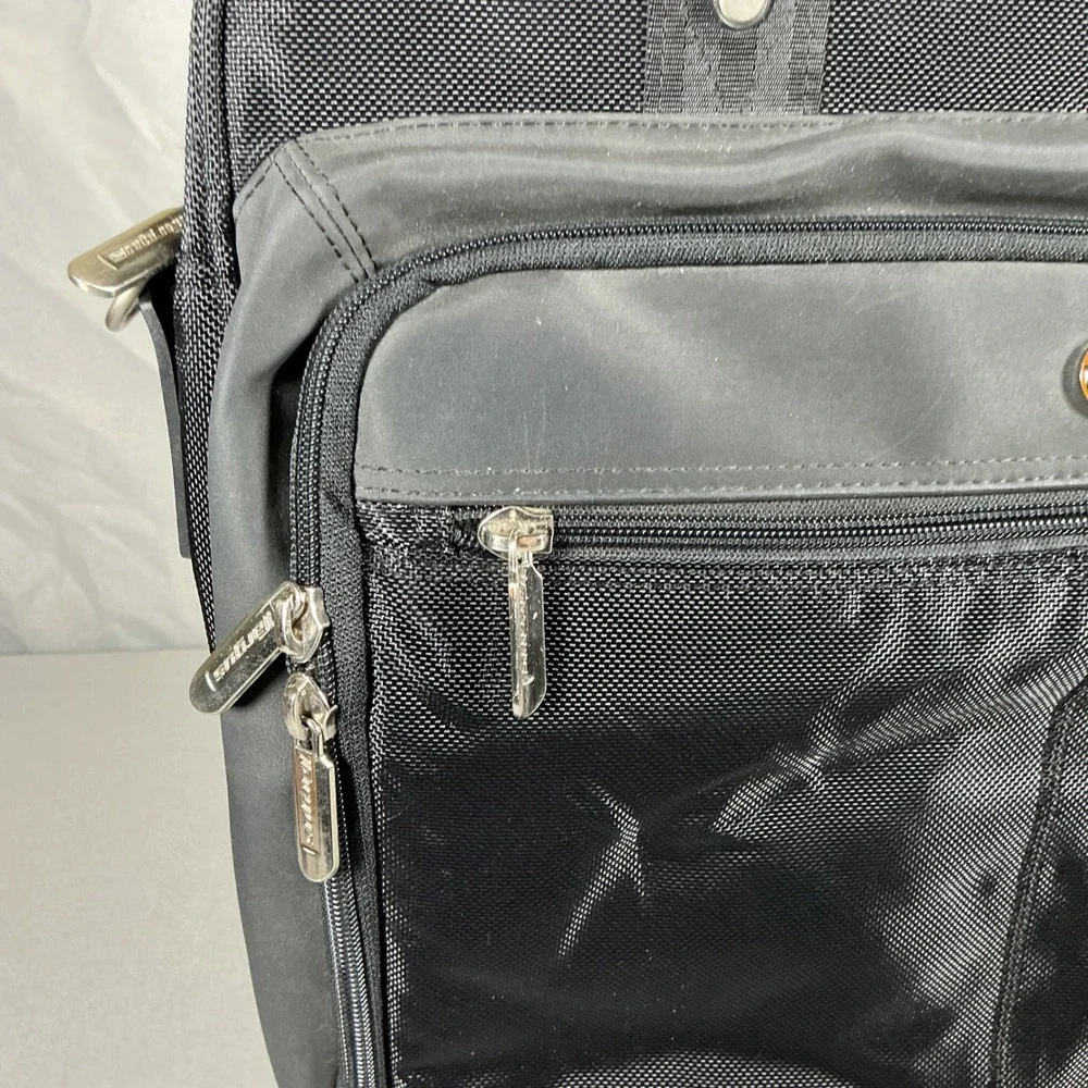 Targus Black Laptop Briefcase Messenger Bag Padded Computer Case Shoulder Strap
